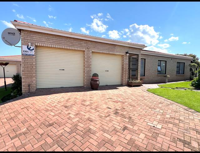 3 BEDROOM TOWNHOUSE FOR SALE IN JEFFREYS BAY CENTRAL